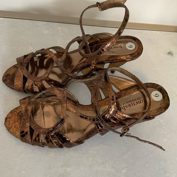 Copper metallic dress sandals - Picture 2 of 8